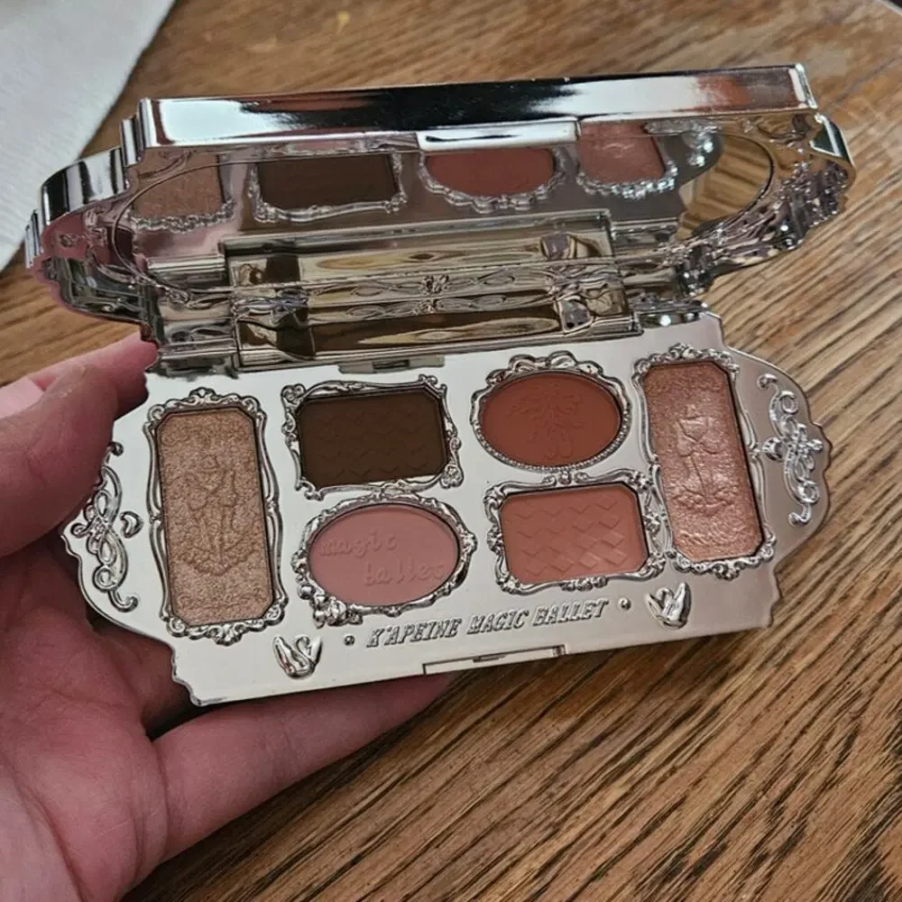 Asian Beauty K'Apeine Swan Ballet Series Eyeshadow Palette